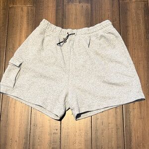 NIKE Men's Gray Athletic Cargo Shorts - Comfortable Everyday Fit — large